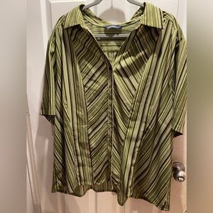 ***Sale Any 4 tops for $15*** Pennington Top. Size 4X- K1